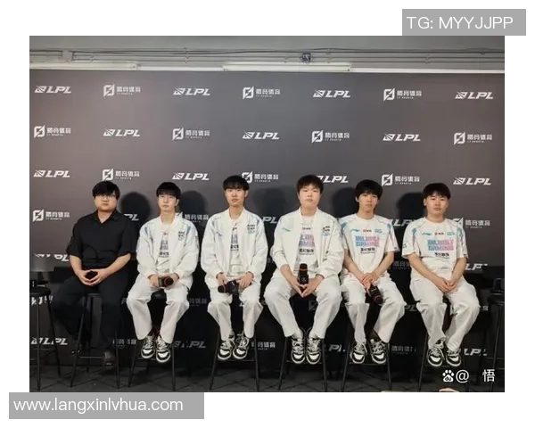 赛后分析：FPX与BLG在团队协作中的优劣势对比与启示